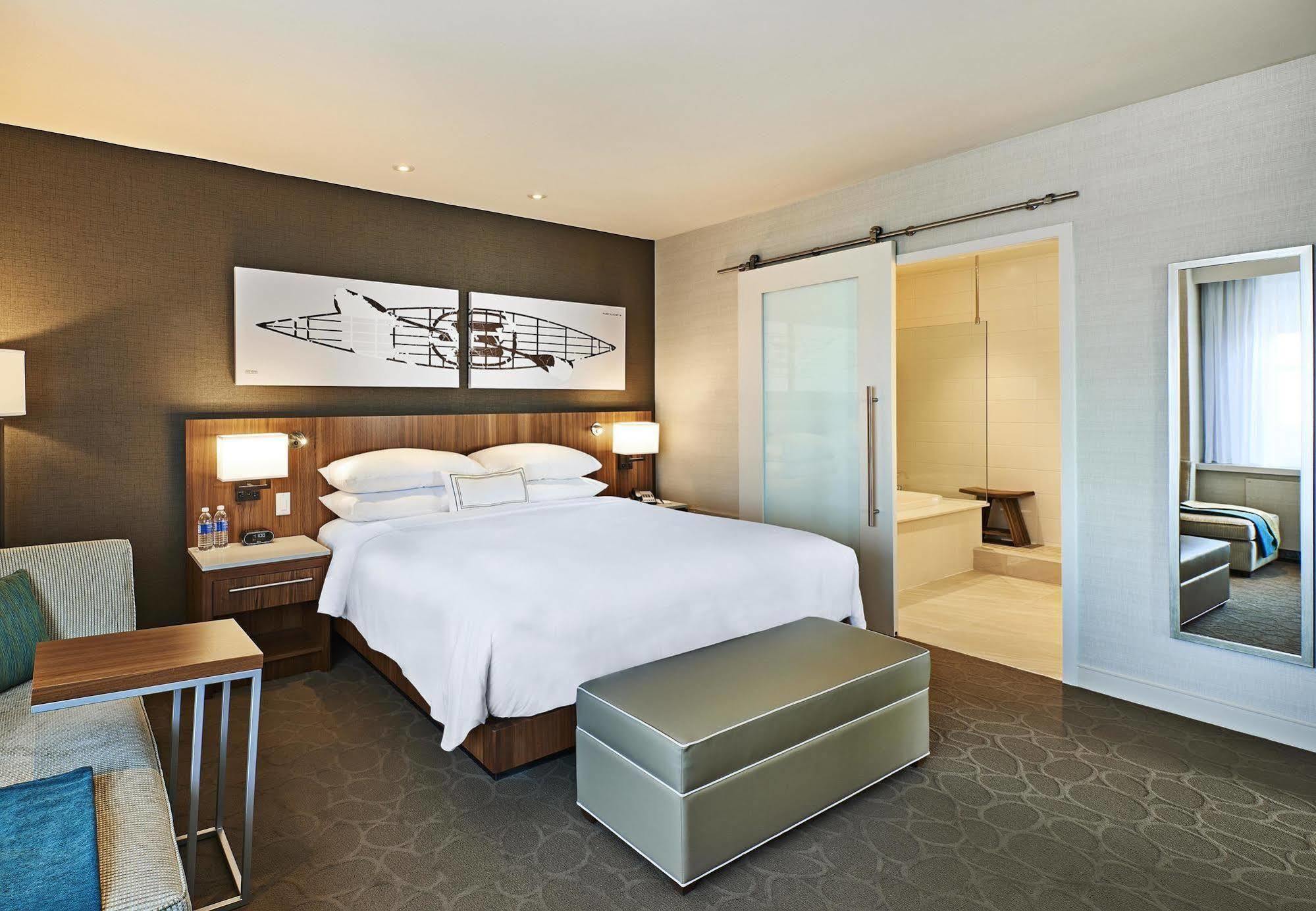 Delta Hotels By Marriott Dartmouth Esterno foto